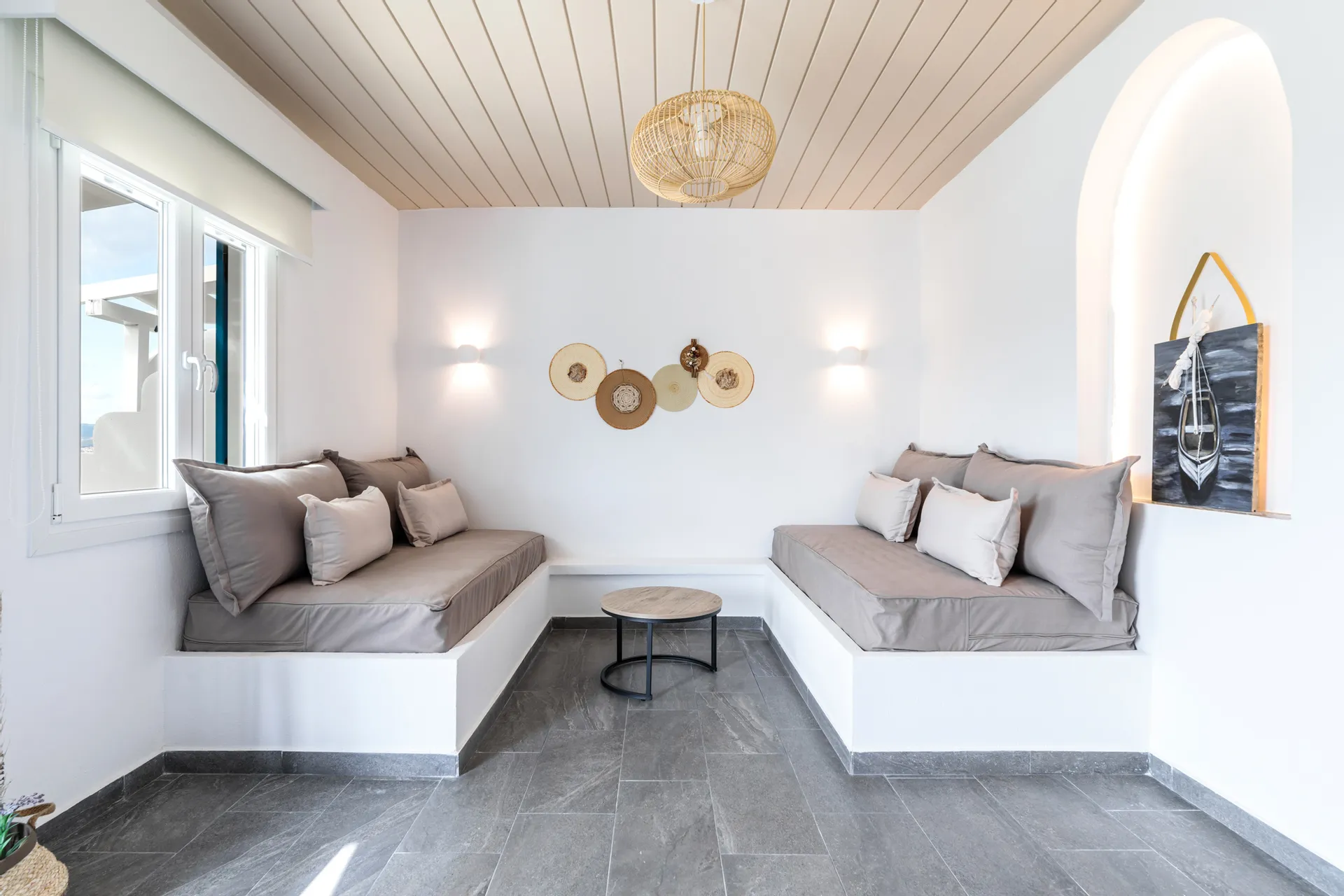 Tiara Holidays - Bay View Suites - Superior Suite - living room